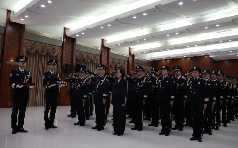 警號(hào)封存儀式。