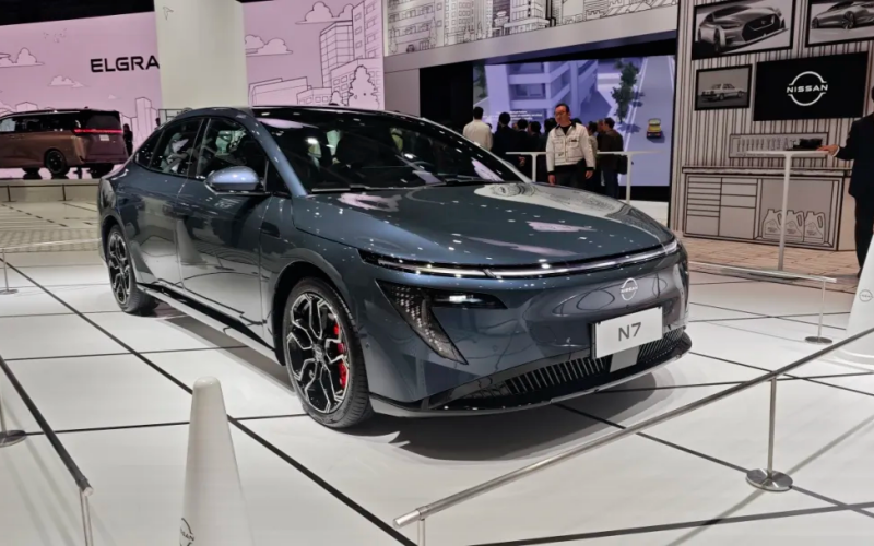 東風日產(chǎn)N7登上2025日本移動出行展的日產(chǎn)主展臺。